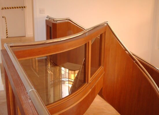 escada madeira com vidro jolb