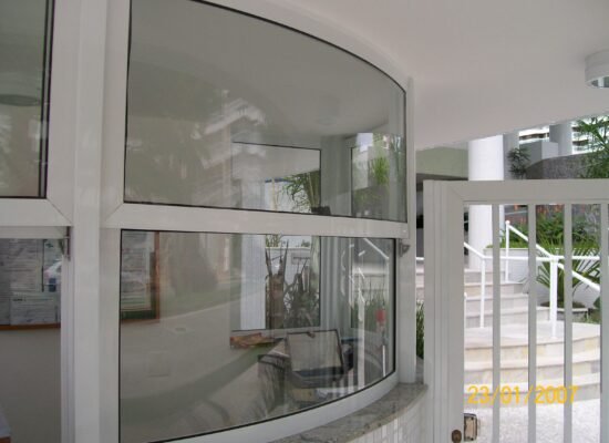 guarita curva de vidro